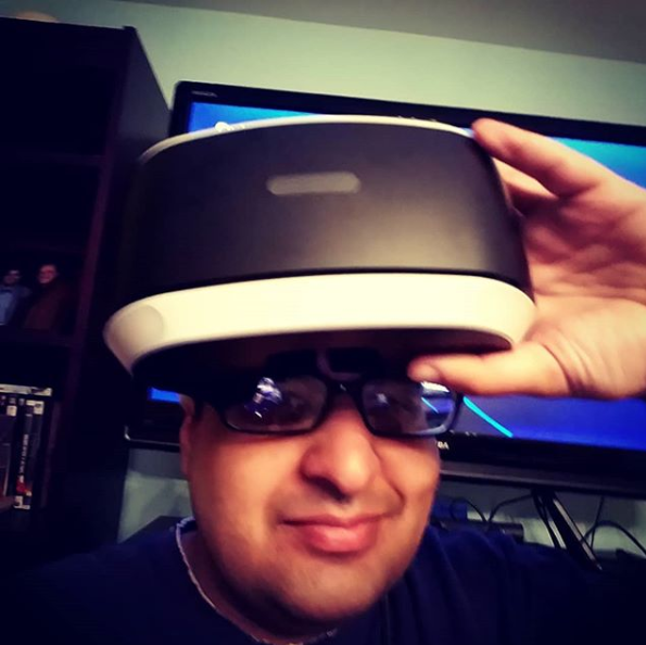 Shahryar Rizvi with a virtual reality headset